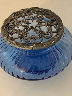 Rawcliffe Vintage 1998 Blue Glass Jewelry/Potpourri Jar Floral Pewter Lid Pretty